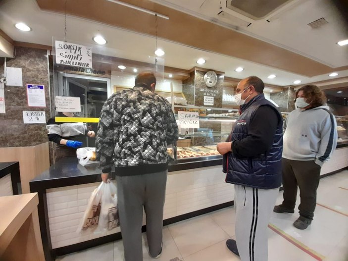 İstanbul'da Ramazan davulcuları vatandaşları ilk sahura kaldırdı -6
