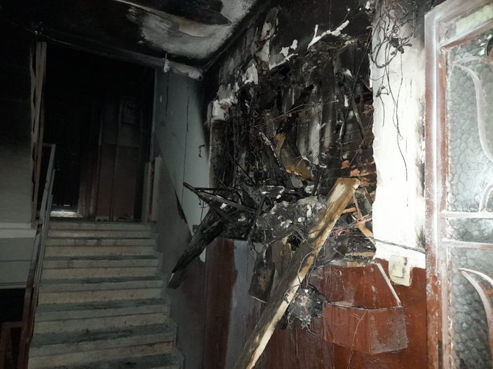 Gaziosmanpaşa'da bina girişindeki elektrik panosunda yangın çıktı: 12 kişiyi itfaiye kurtardı  -1