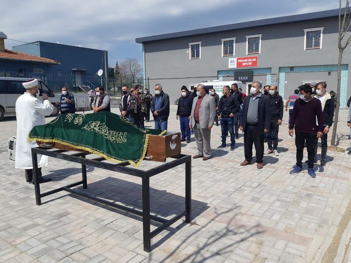 Yanan evde elleri ve ayakları zincirli ölü bulundu, amcası 'Psikolojik sorunları vardı' dedi -1