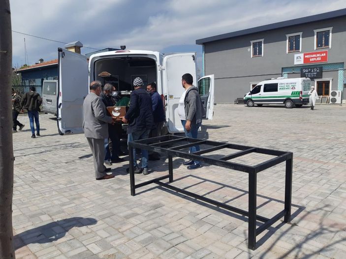 Yanan evde elleri ve ayakları zincirli ölü bulundu, amcası 'Psikolojik sorunları vardı' dedi -5