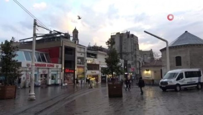Taksim’deki yoğunluk yağmur yağışı sonrası dağıldı -1