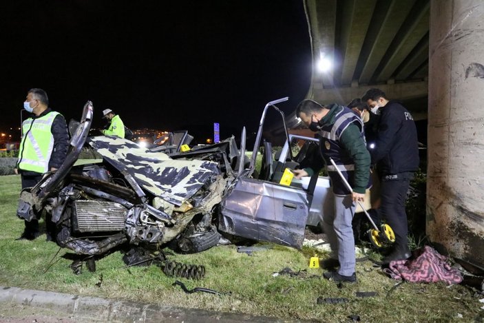 Edirne'de otomobil köprülü kavşağa çarptı: 1 ölü 2 yaralı