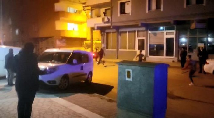Bursa'da kalabalık iki aile arasındaki kavgayı polis ayırdı; o anlar kamerada -1