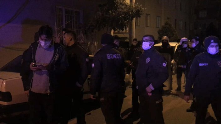 Bursa'da kalabalık iki aile arasındaki kavgayı polis ayırdı; o anlar kamerada -7