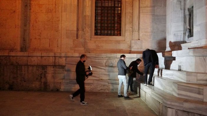 d Bursa'da Ulu Cami'ye balyozlu saldırı -7