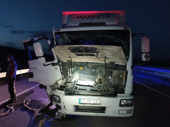 Kırıkkale'de kontrolden çıkan kamyon, kamyonete çarptı: 1 ölü, 4 yaralı -1