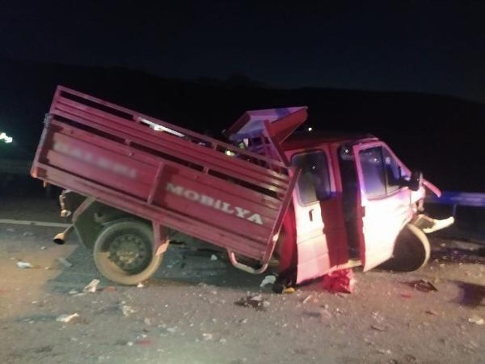 Kırıkkale'de kontrolden çıkan kamyon, kamyonete çarptı: 1 ölü, 4 yaralı -5
