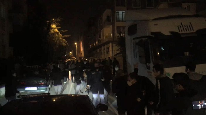 Bursa'da kalabalık iki aile arasındaki kavgayı polis ayırdı; o anlar kamerada -2
