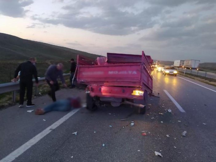 Kırıkkale'de kontrolden çıkan kamyon, kamyonete çarptı: 1 ölü, 4 yaralı -4