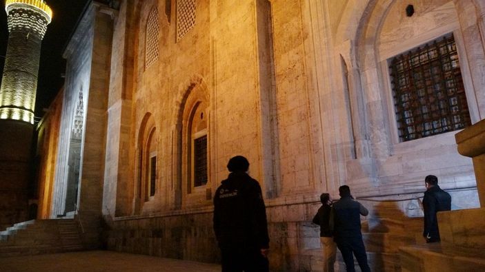 d Bursa'da Ulu Cami'ye balyozlu saldırı -8