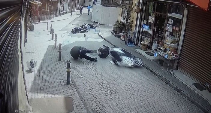 Bursa'da iki kuryenin çarpışma anı