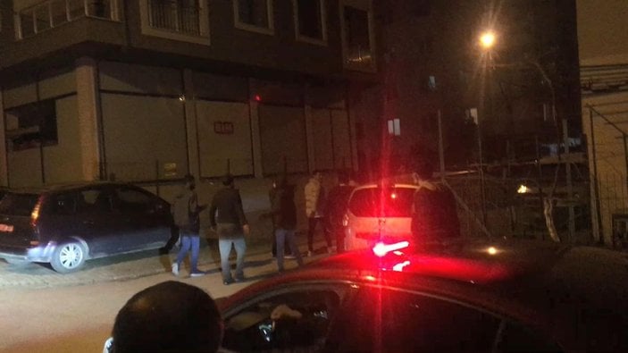Bursa'da kalabalık iki aile arasındaki kavgayı polis ayırdı; o anlar kamerada -6
