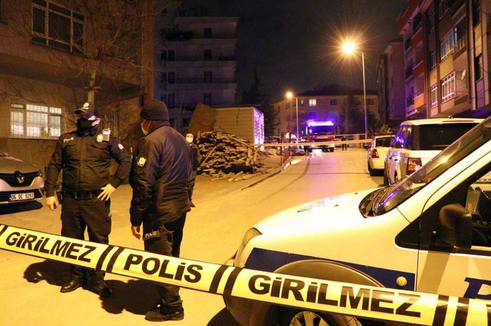 Ankara'da toprak kayması nedeniyle bir apartman tahliye edildi -5