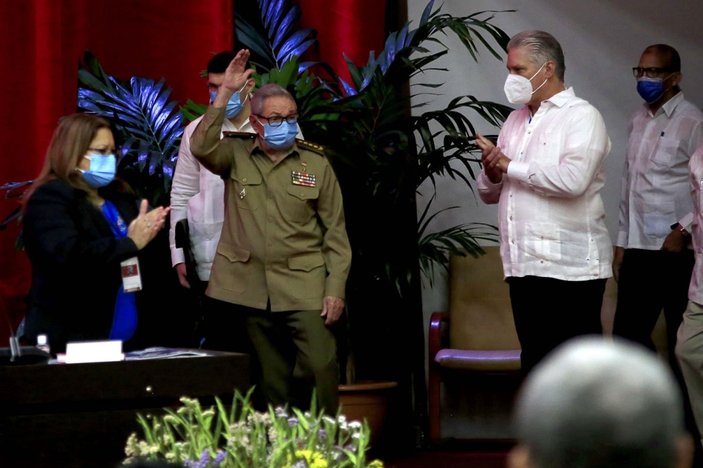 Küba’nın eski Devlet Başkanı Castro, FCC Genel Sekreterliği'ni bıraktı