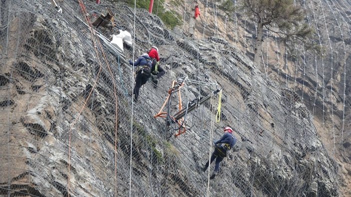 Sümela Manastırı’nda ağır kış şartları nedeniyle duran restorasyon çalışmalarına yeniden başlandı -8