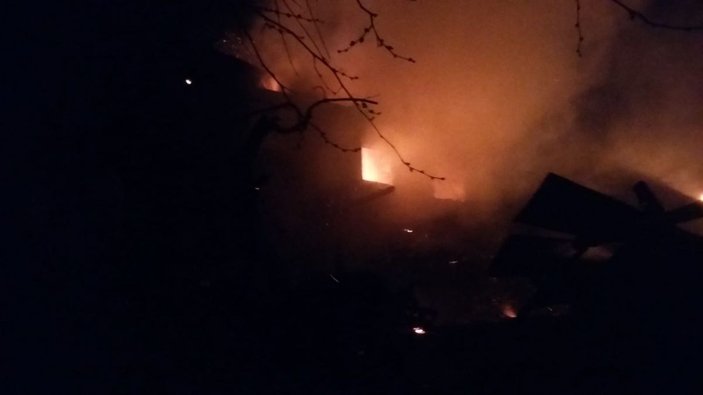 Karaman’da yangın: 5 ev kül oldu