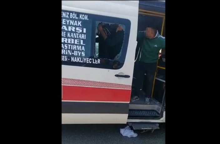 Mersin'de minibüsçüler arasında hat kavgası; korku dolu anlar -8