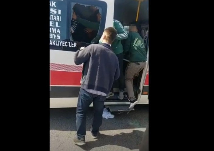 Mersin'de minibüsçüler arasında hat kavgası; korku dolu anlar -7