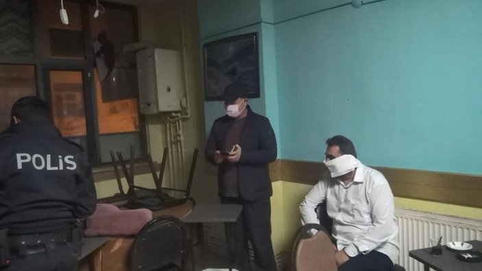 Esenyurt'ta baskında yakalanınca tuvalet kağıdını maske yaptı -5