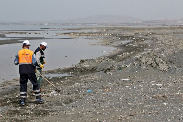 Van Gölü sahilinde 10 ton çöp toplandı -3