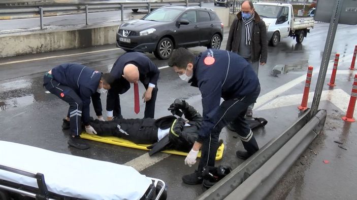 Pendik'te sipariş yetiştirmeye çalışan motosikletli kurye otomobile çarptı -6
