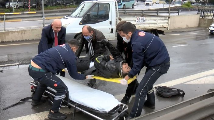 Pendik'te sipariş yetiştirmeye çalışan motosikletli kurye otomobile çarptı -5