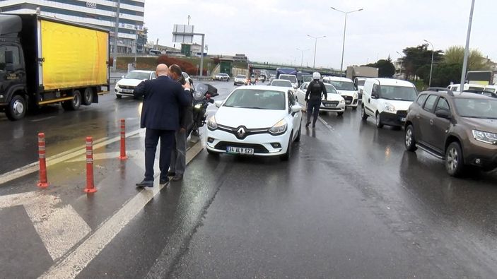 Pendik'te sipariş yetiştirmeye çalışan motosikletli kurye otomobile çarptı -4