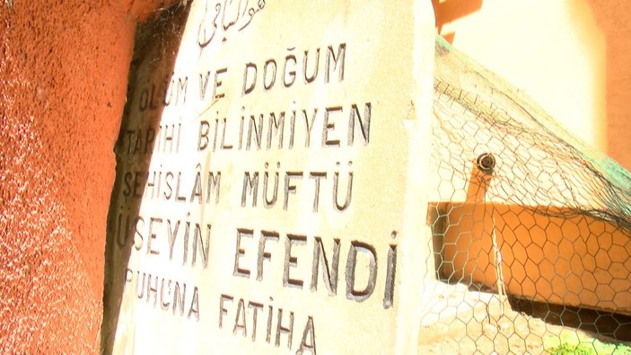 Fatih'te görenleri şaşkına çeviren mezar -2