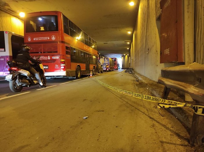 Beşiktaş'ta çift katlı otobüs kaza yaptı