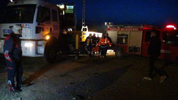 Tatvan'da TIR ile kamyonet çarpıştı: 1 ölü, 2 yaralı -6