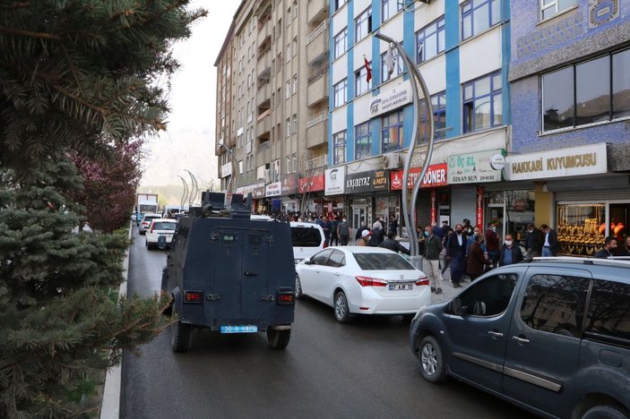 Vakaların 2 katına çıktığı Hakkari'de polis, zırhlı araçlardan uyarı yapıyor -3