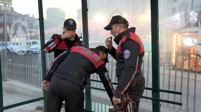 Esenler'de polis ekipleri iftarlarını denetim sırasında açtı -3