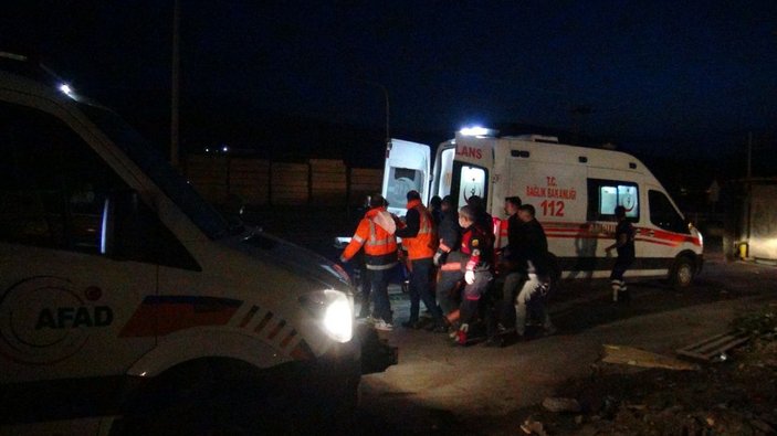 Tatvan'da TIR ile kamyonet çarpıştı: 1 ölü, 2 yaralı -7