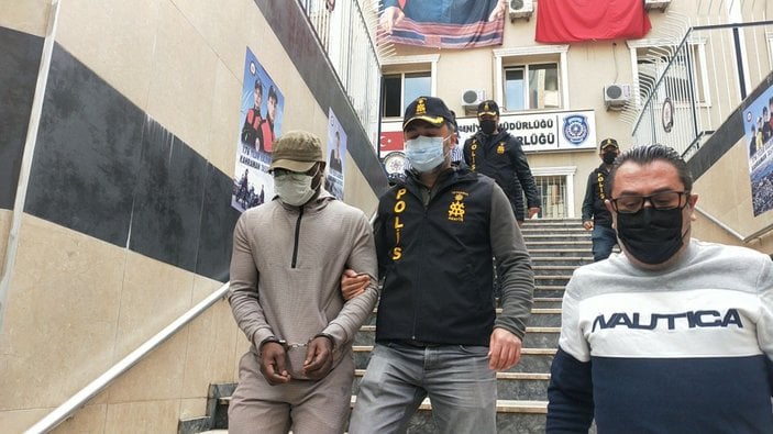 Beşiktaş'ta 4 kilo sahte altın satan Afrikalı şüpheliler yakalandı -3