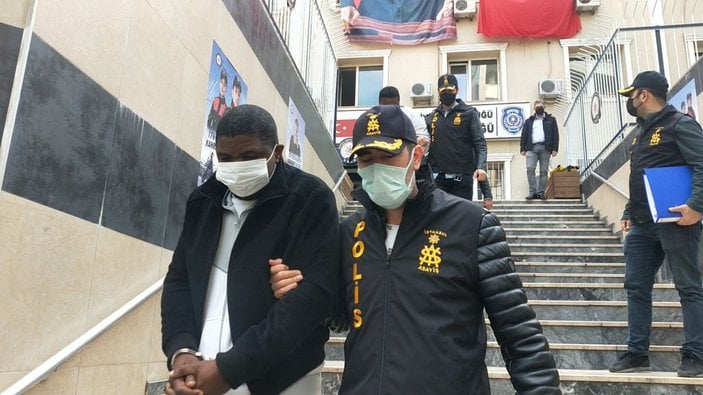 Beşiktaş'ta 4 kilo sahte altın satan Afrikalı şüpheliler yakalandı -4