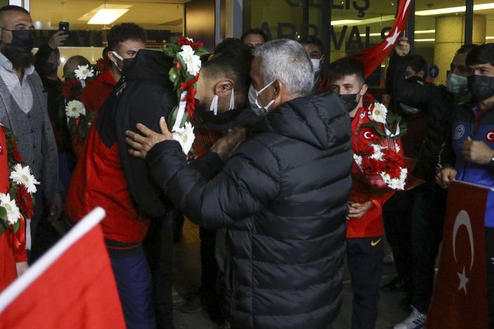Avrupa şampiyonu Milli Güreşçiler, Ankara'ya geldi -7