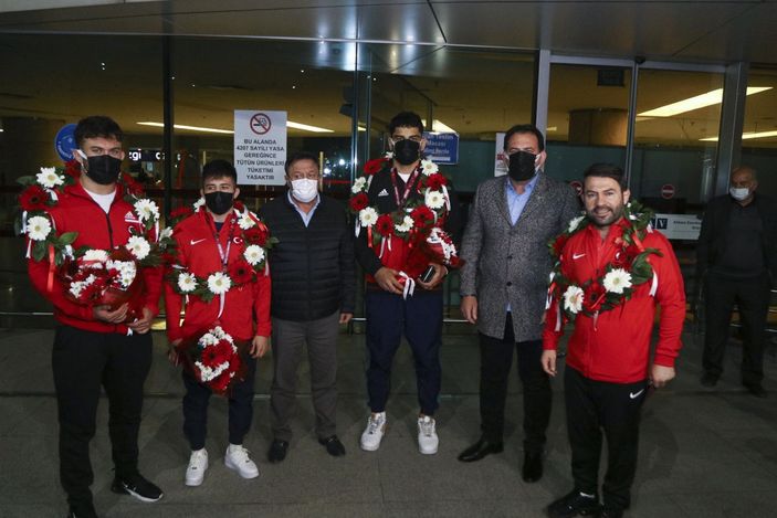 Avrupa şampiyonu Milli Güreşçiler, Ankara'ya geldi -4