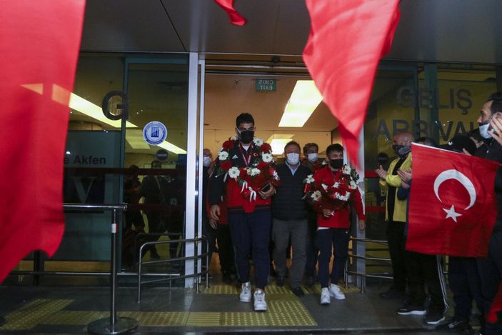 Avrupa şampiyonu Milli Güreşçiler, Ankara'ya geldi -10