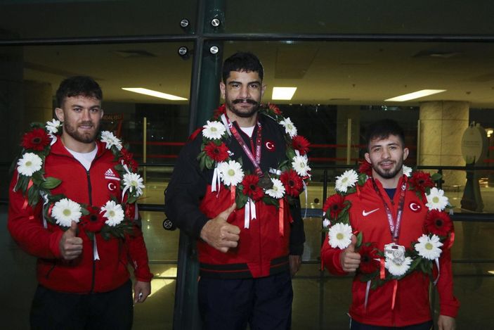 Avrupa şampiyonu Milli Güreşçiler, Ankara'ya geldi -1