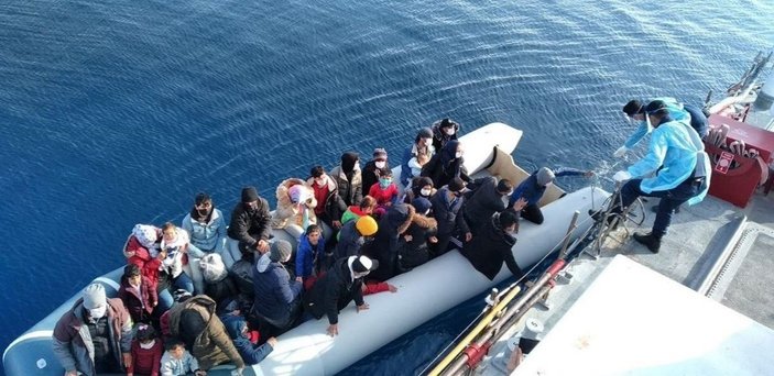 Yunan unsurları tarafından geri itilen 137 düzensiz göçmen kurtarıldı -1