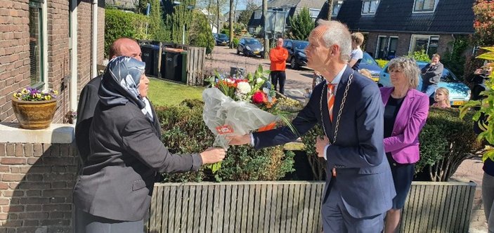Hollanda'da 16 Türk'e kraliyet nişanı