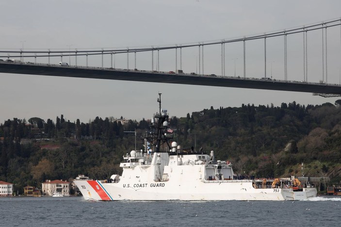 İstanbul Boğazı'ndan geçen ABD sahil güvenlik gemisi Karadeniz'e açıldı -6