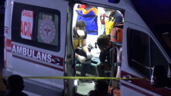 Silivri'de otomobil kamyona arkadan çarptı: 1 ölü -5