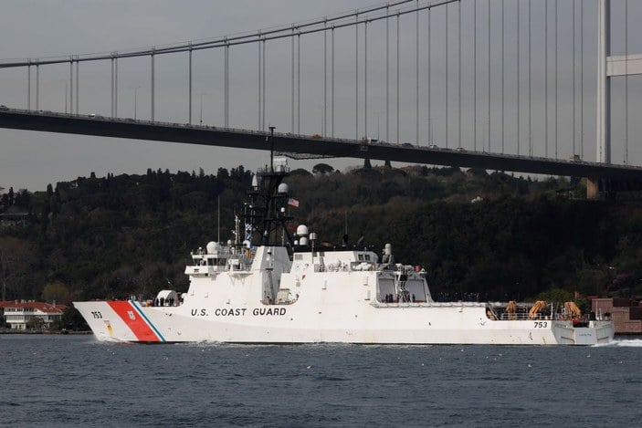 İstanbul Boğazı'ndan geçen ABD sahil güvenlik gemisi Karadeniz'e açıldı -1