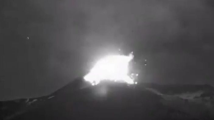 Etna Yanardağı yeniden faaliyete geçti -2