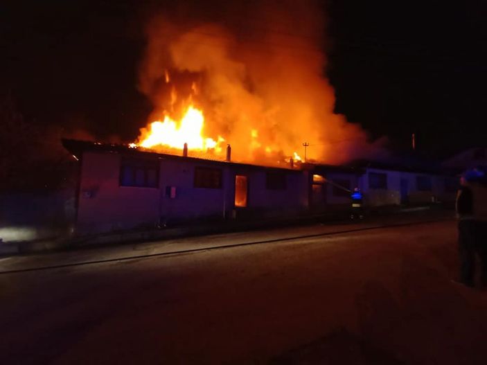 Kastamonu'da çıkan yangında 4 ev kül oldu 2 ev kullanılamaz hale geldi -2