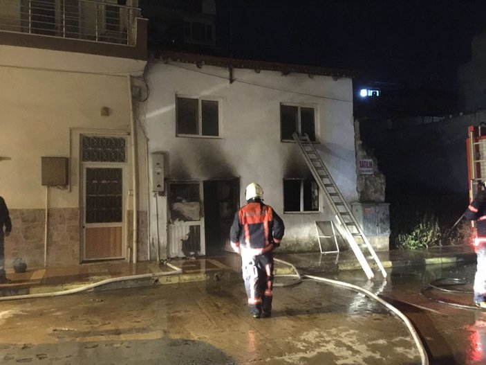 Manisa'da evde çıkan yangında 1 kişi yaralandı -2