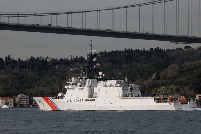 İstanbul Boğazı'ndan geçen ABD sahil güvenlik gemisi Karadeniz'e açıldı -3