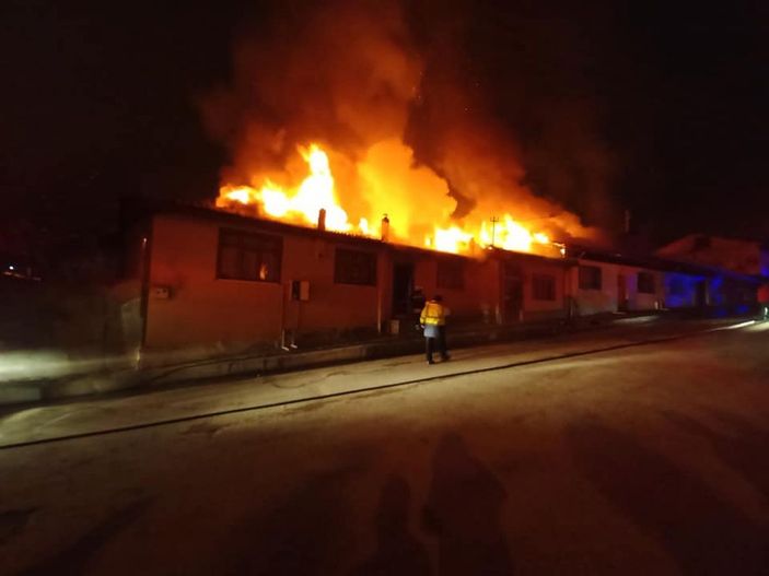 Kastamonu'da çıkan yangında 4 ev kül oldu 2 ev kullanılamaz hale geldi -5