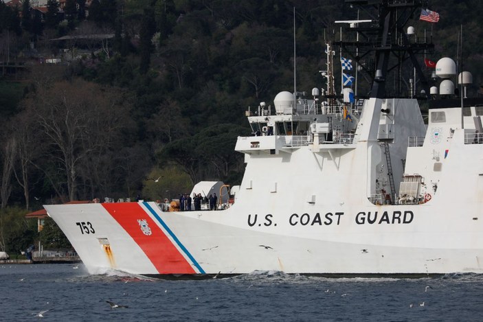 İstanbul Boğazı'ndan geçen ABD sahil güvenlik gemisi Karadeniz'e açıldı -2